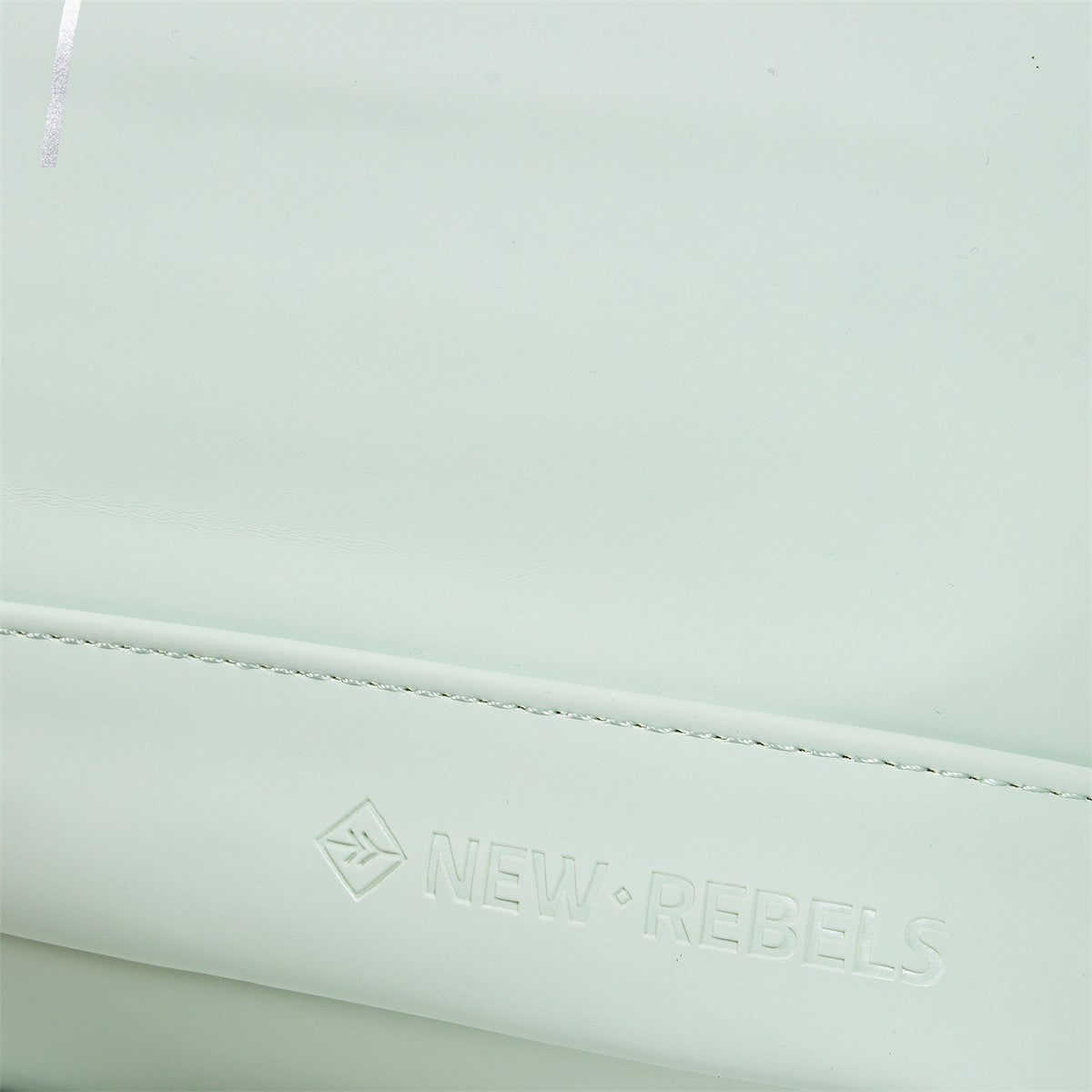 New Rebels New York Rolltop Rucksack Mint Grün – wasserabweisend, 15" Laptopfach, 15 L