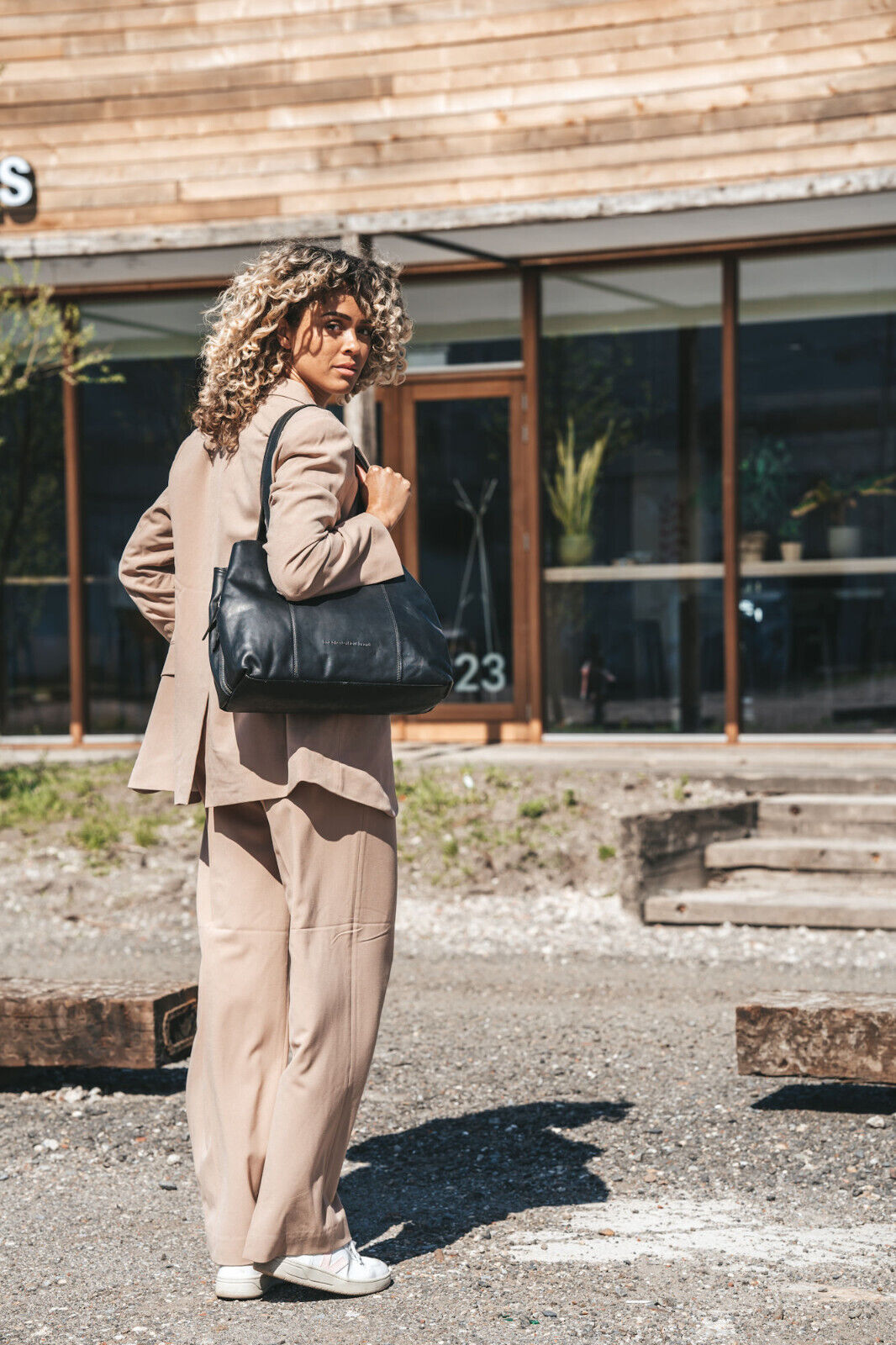 The Chesterfield Brand echt Leder Damen Handtasche Schultertasche Businesstasche Gail schwarz