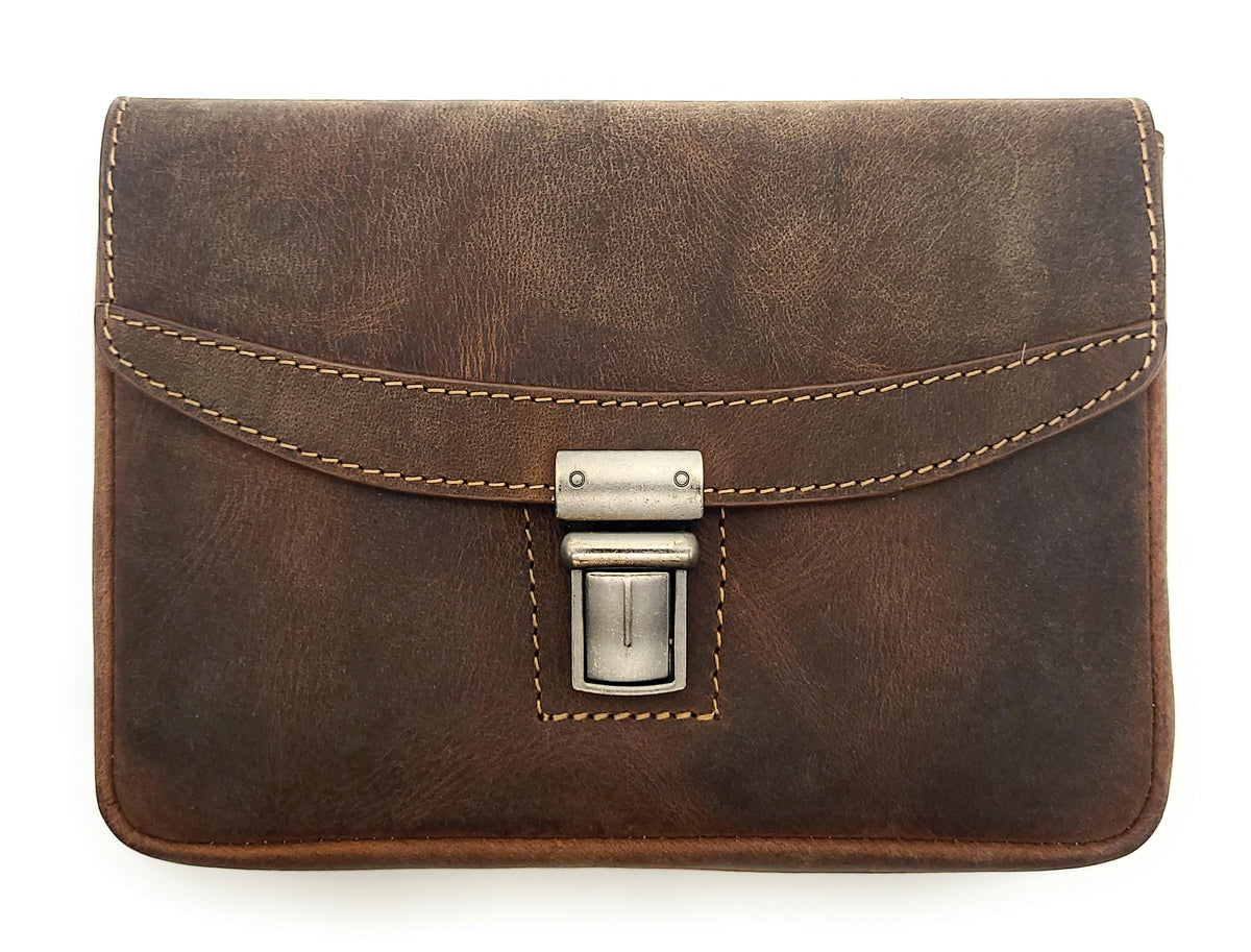 Jockey Club Gürteltasche in Braun - Frontansicht mit Logo