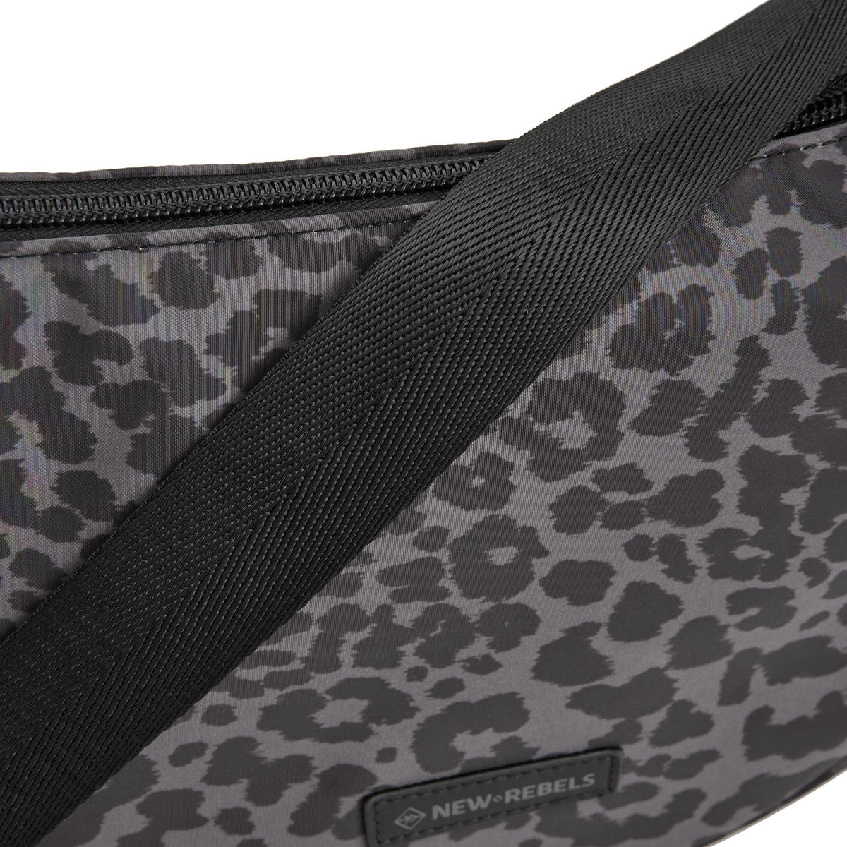 New Rebels Moonbag „Stay Wild" – Crossbody-Tasche mit Leopard-Print black, Nylon, 32 × 16 cm