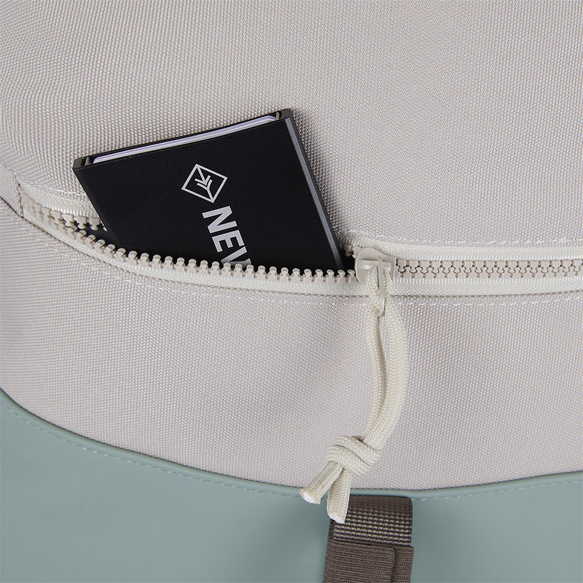 New Rebels Backham Roll Up Rolltop City Rucksack Los Angeles wasserabweisend Grün Beige