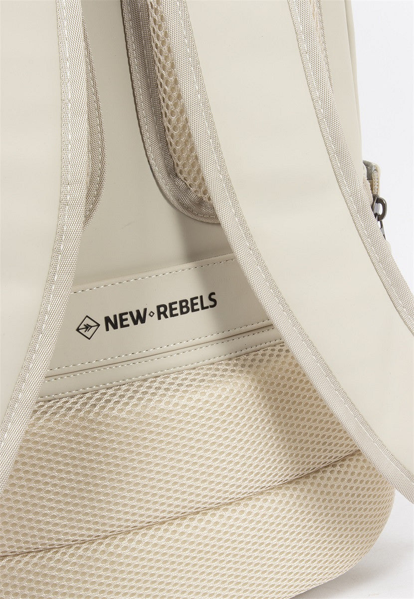 New Rebels William Milwaukee Rucksack mit Laptopfach 15,6 Zoll, 18 l