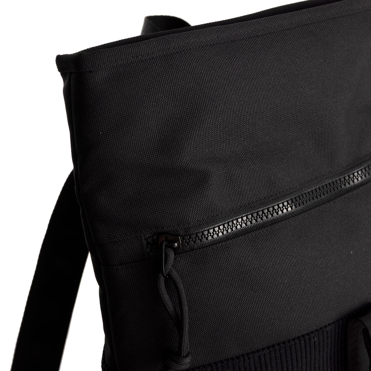 New Rebels Ribbi Rolltop-Rucksack mit Cord-Panel – Schwarz