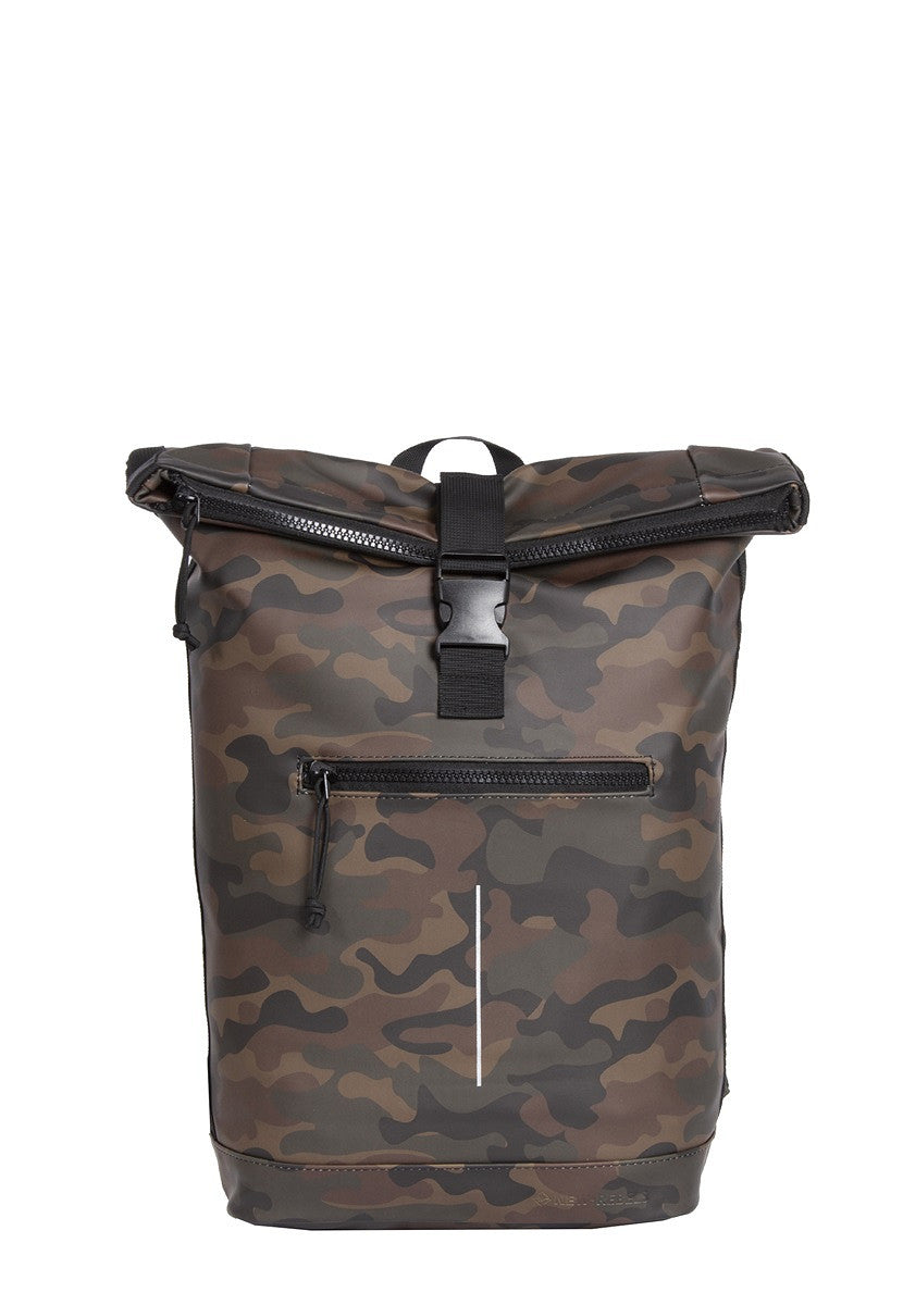 New Rebels New York Rolltop Rucksack Flecktarn – wasserabweisend, 15" Laptopfach, 15 L