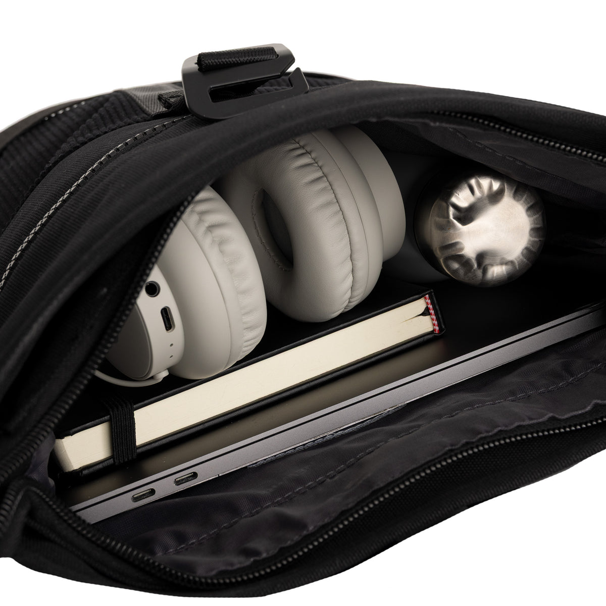 New Rebels Ribbi Rolltop-Rucksack mit Cord-Panel – Schwarz