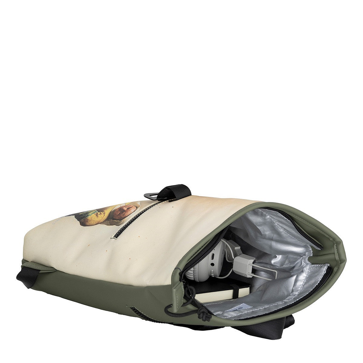 New Rebels Mart Art Roll Up City Rucksack Los Angeles Milkmaid II – Kunstvolles Design nach Vermeers „Das Milchmädchen“, wasserabweisend & praktisch