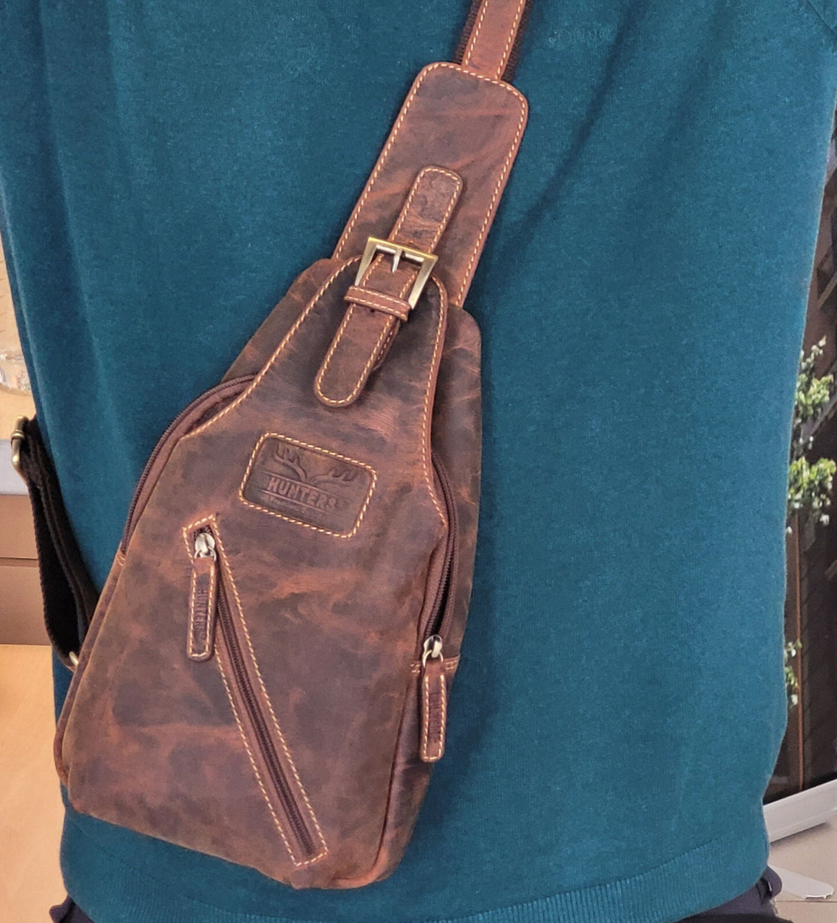 Crossbag / Slingbag aus echtem Hunterleder – Umhängetasche mit Reißverschlussfächern & verstellbarem Gurt, Vintage-Look, für Damen & Herren