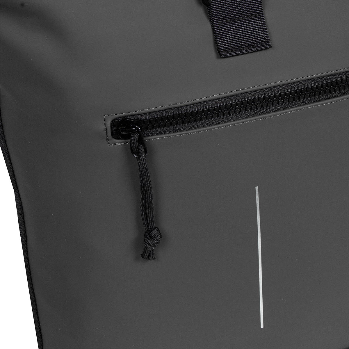 New Rebels New York Rolltop Rucksack Schwarz mit 15-Zoll-Laptopfach – Produktfoto 11