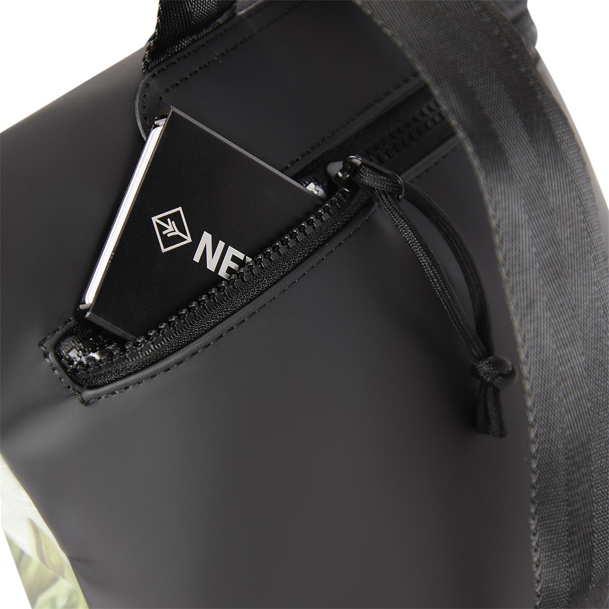 New Rebels Mart Art Roll Up Rolltop City Rucksack Los Angeles Bubble Gum, wasserabweisend