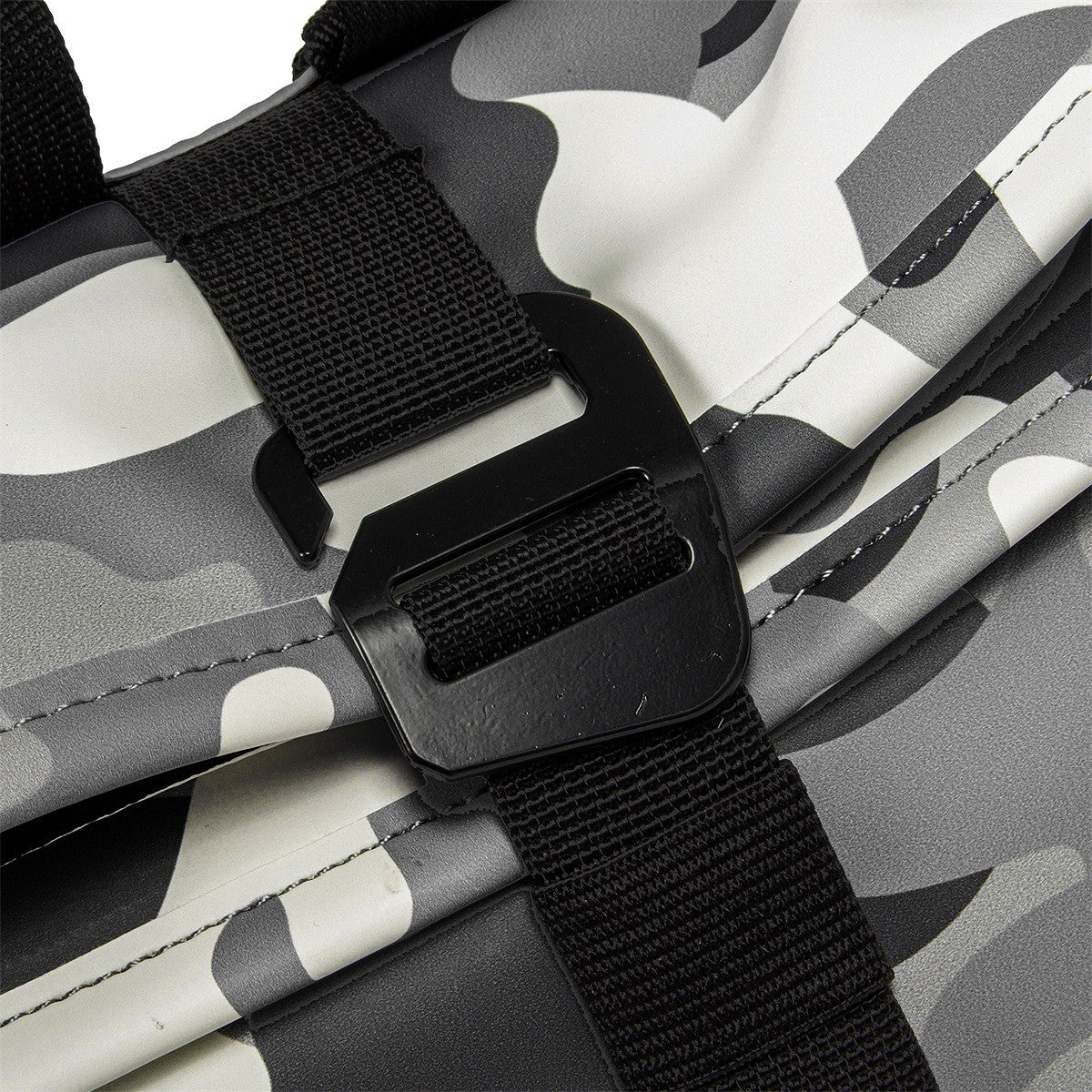 New Rebels Mart Army Roll Up Rolltop City Rucksack Los Angeles wasserabweisend camouflage