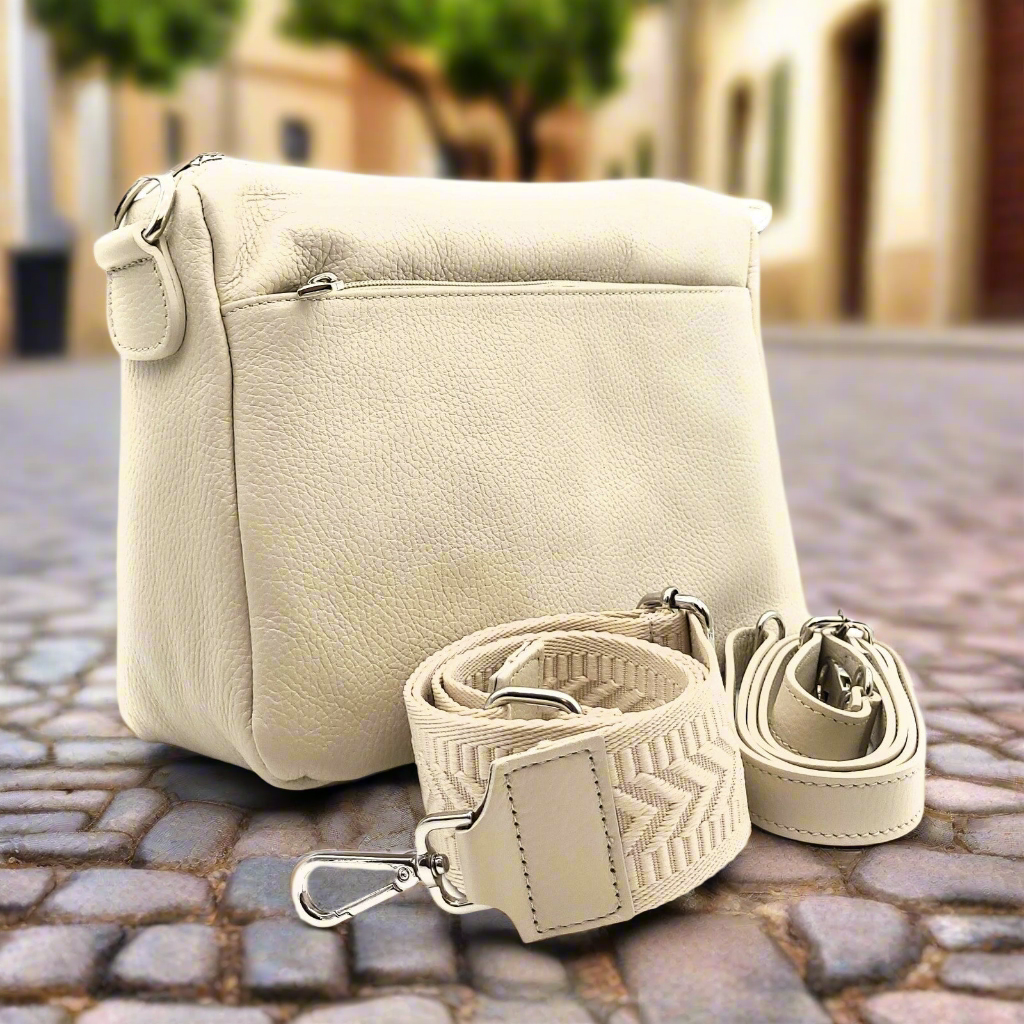 Kleine Handtasche aus echtem Leder – Made in Italy – mit 2 abnehmbaren Schultergurten & silbernen Details – Cremeweiß