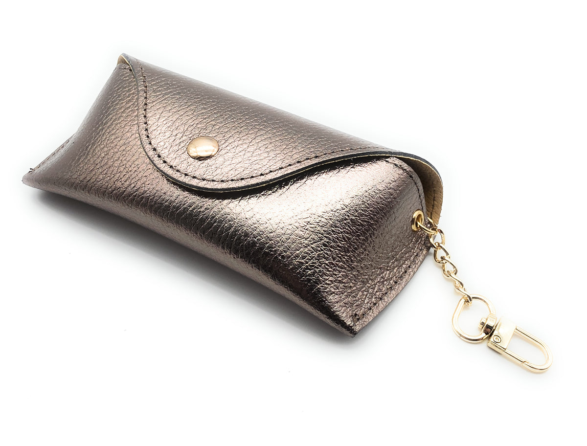 Brillenetui aus echtem Leder mit Magnetverschluss und Karabinerkette – Made in Italy bronze